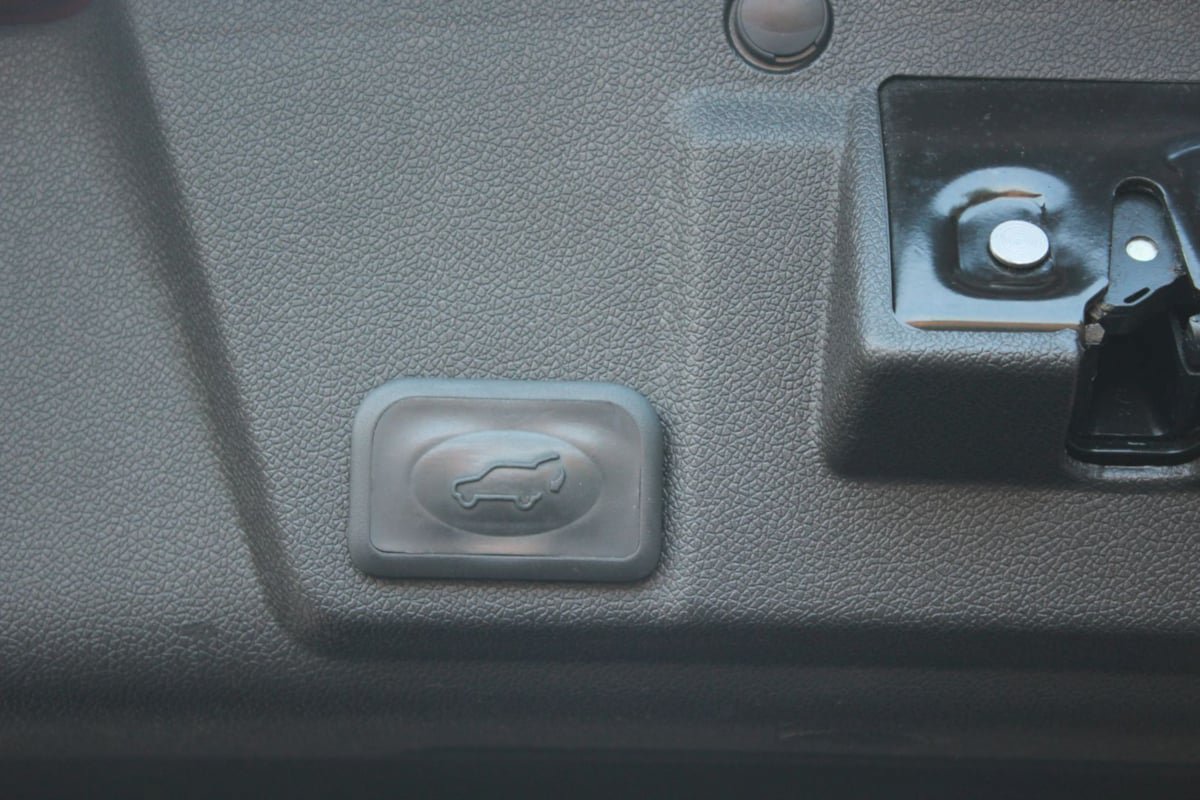 Used 2011 Chevrolet Traverse LTZ w/ LPO, 'HIT The Road' Package AWD/4WD image 27
