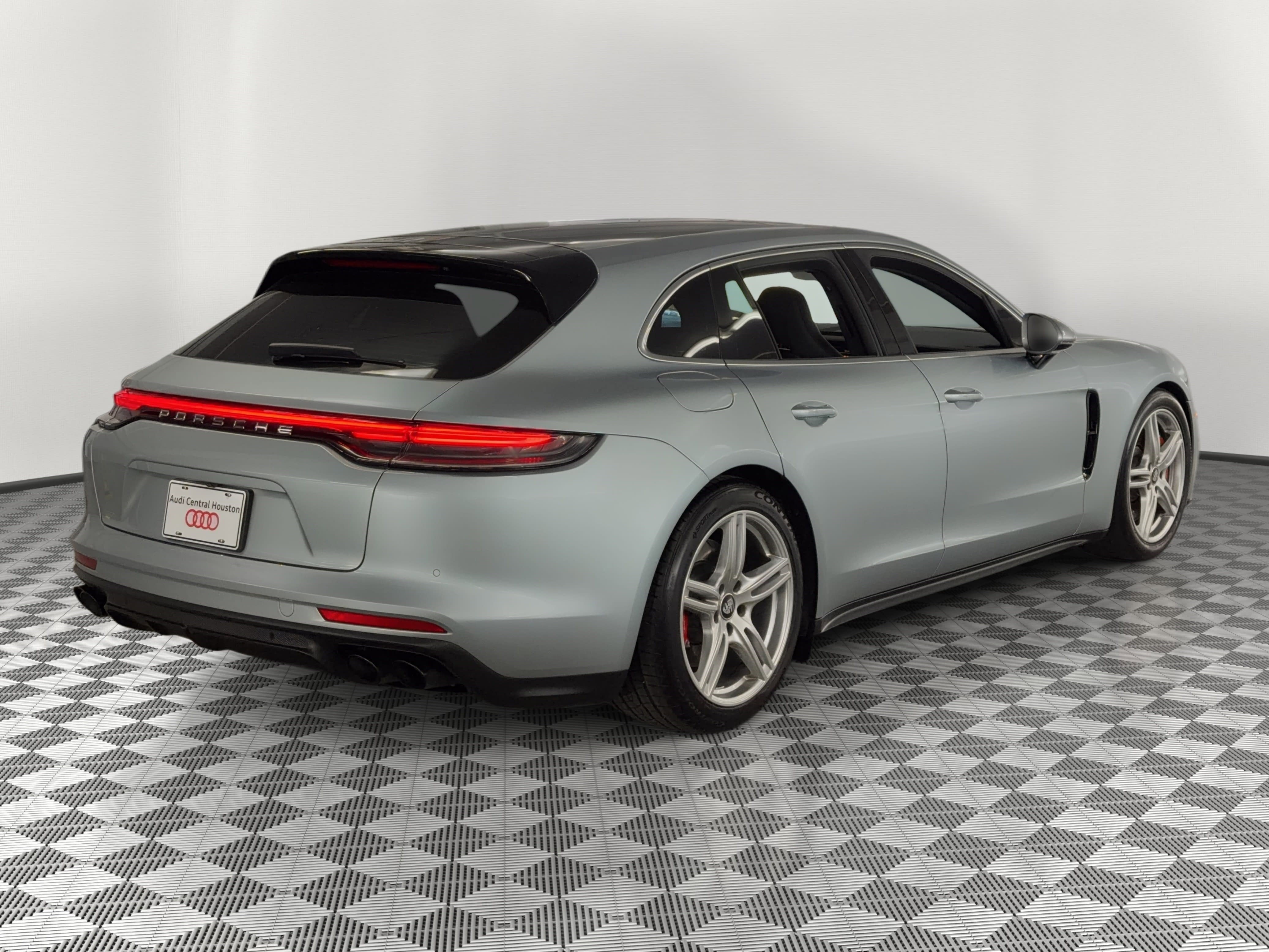 Used 2023 Porsche Panamera 4S image 9