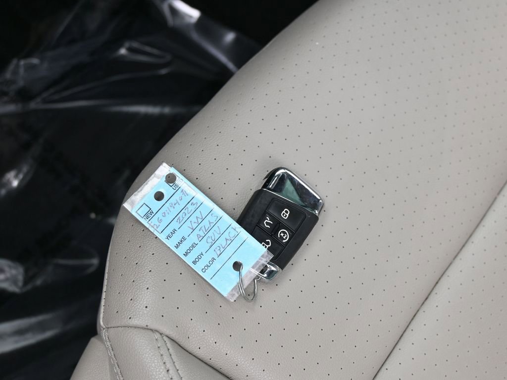 Used 2023 Volkswagen Atlas SEL R-Line image 19