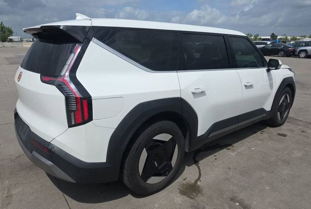 Used 2024 Kia EV9 Light Long Range RWD image 3