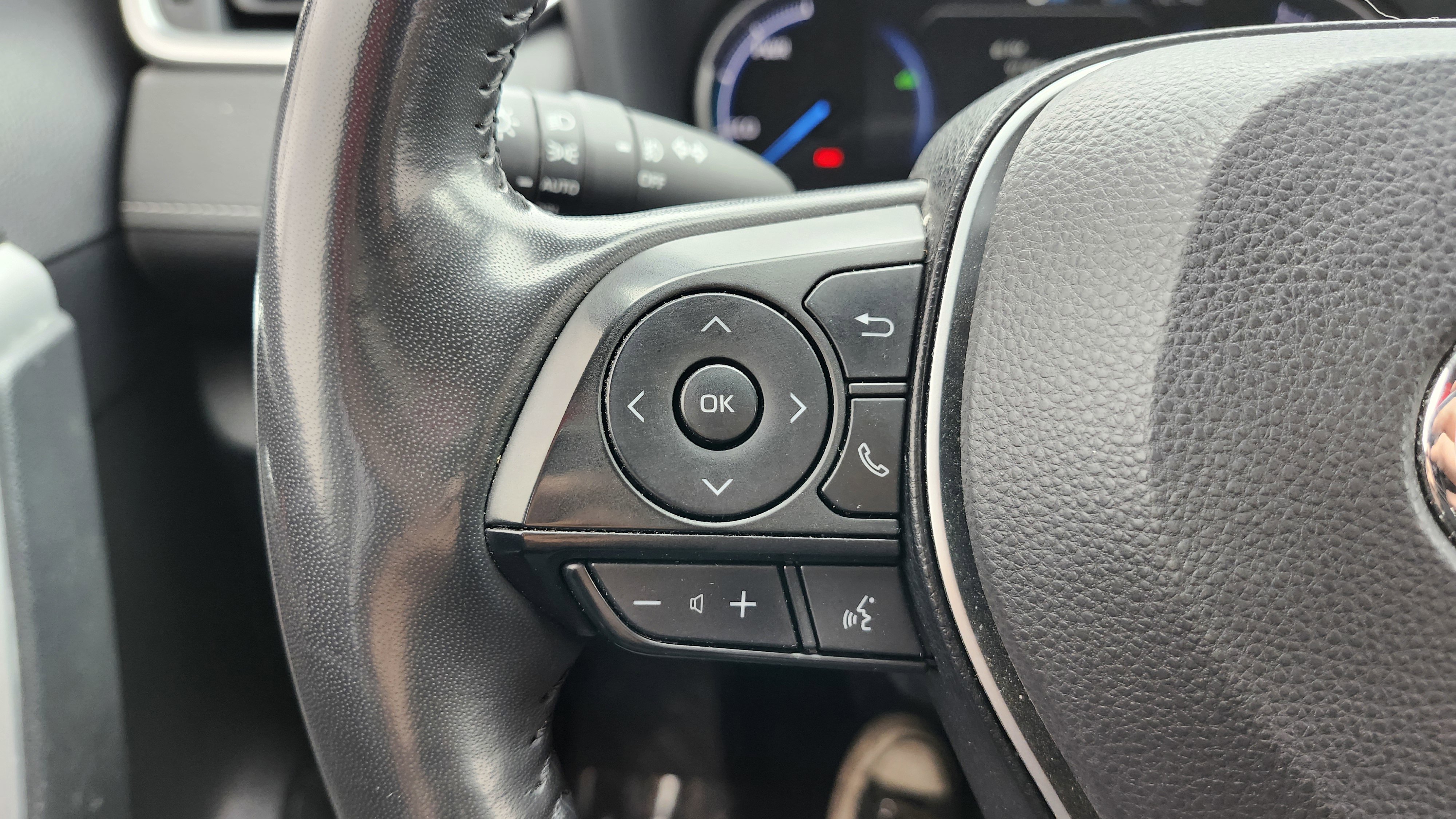 Used 2024 Toyota RAV4 XLE Premium image 40