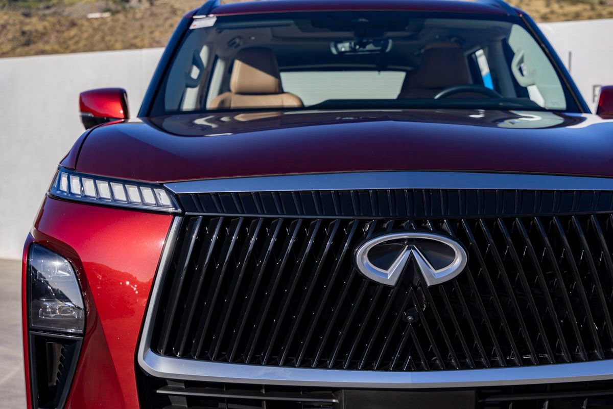 Used 2025 INFINITI QX80 Luxe AWD/4WD image 9