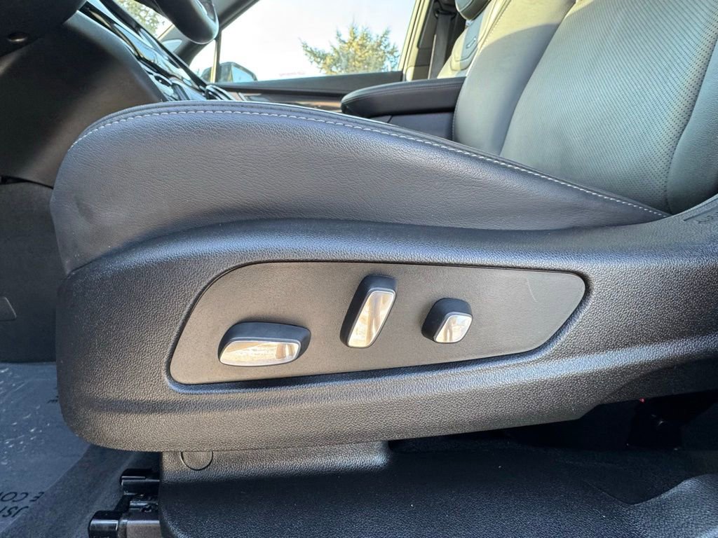 Used 2024 Cadillac XT6 Sport w/ LPO, ONYX Package image 14