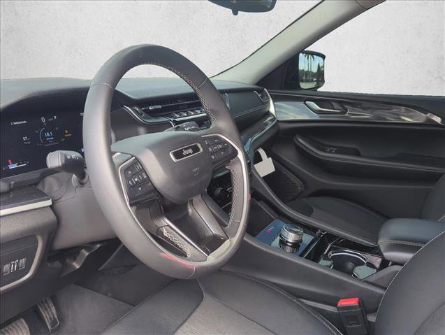 Used 2023 Jeep Grand Cherokee L Laredo image 5