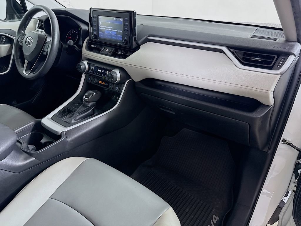 Certified 2020 Toyota RAV4 XLE Premium image 30