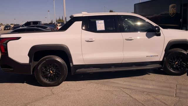 Certified 2026 Chevrolet Silverado EV LT image 9