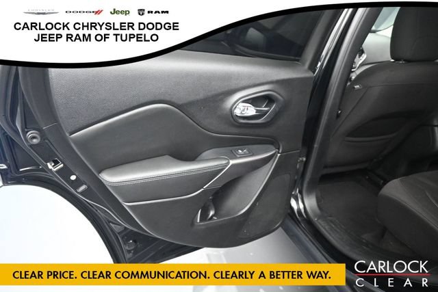 Used 2021 Jeep Cherokee Latitude FWD image 24