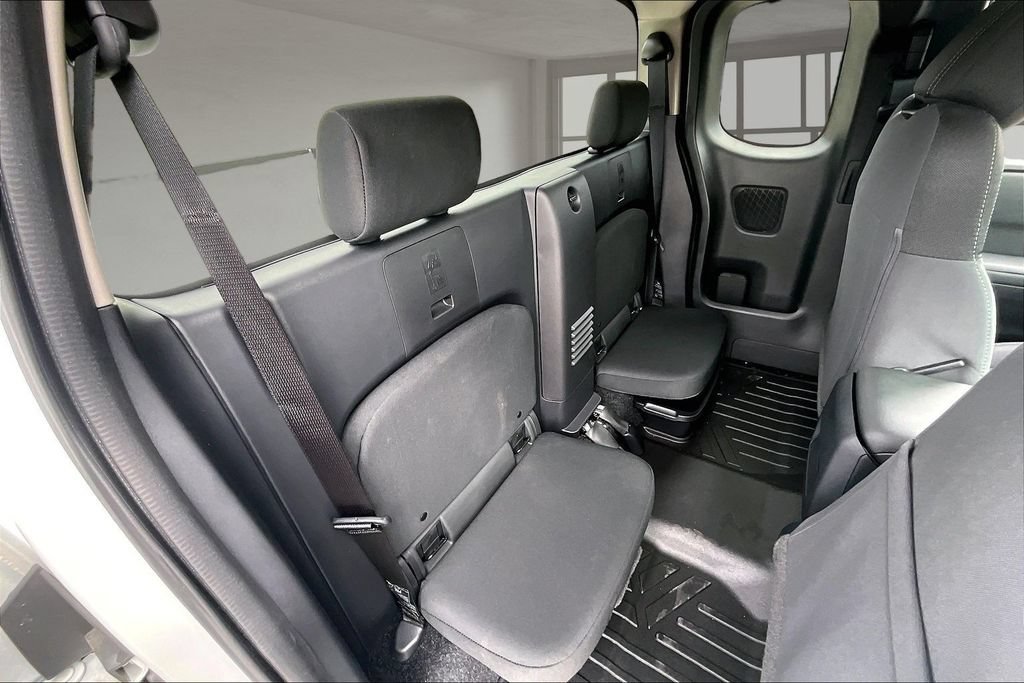 Used 2024 Nissan Frontier SV RWD image 25