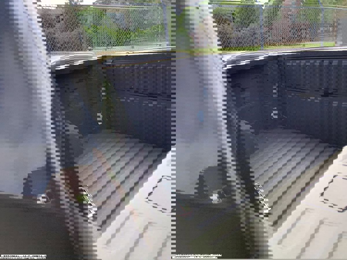 Used 2024 GMC Sierra 1500 AT4 w/ Technology Package image 14