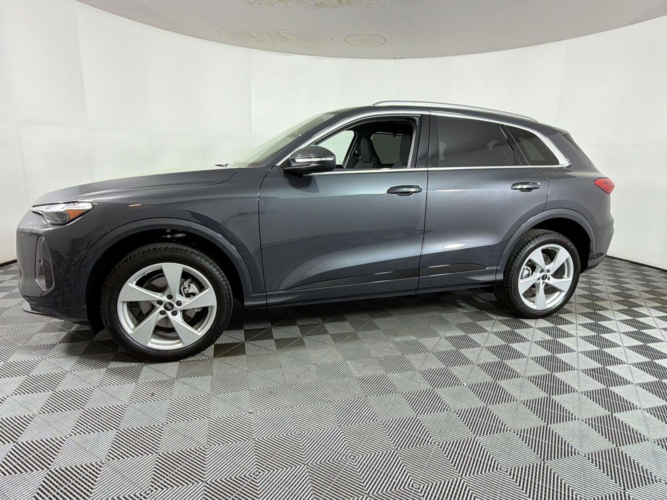 New 2025 Audi Q5 Premium Plus AWD/4WD image 2