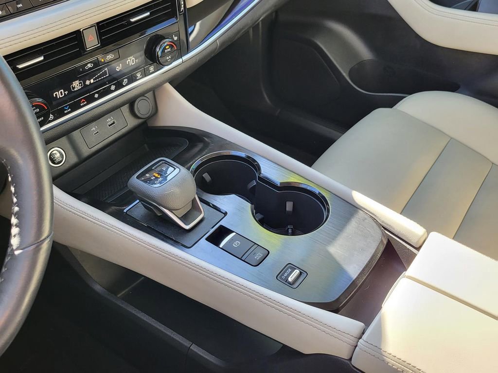 Used 2023 Nissan Rogue SL w/ SL Premium Package image 31