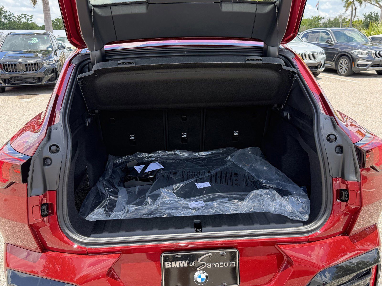 New 2026 BMW X2 xDrive28i AWD/4WD image 9