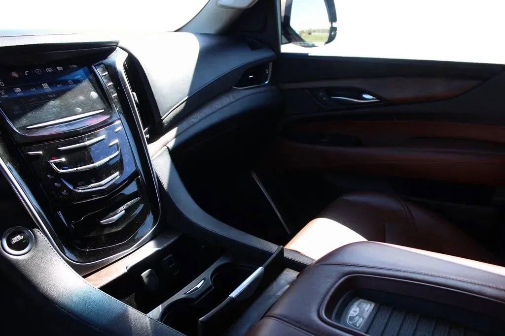 Used 2018 Cadillac Escalade Premium Luxury image 14