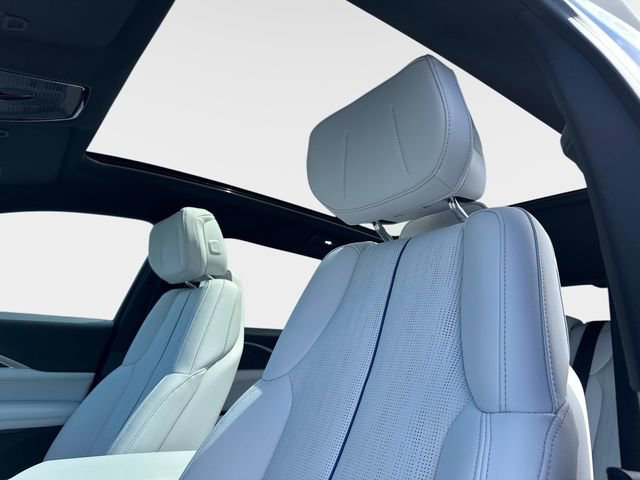 New 2025 Cadillac Lyriq Luxury w/ LPO, Floor Liner Package AWD/4WD image 11