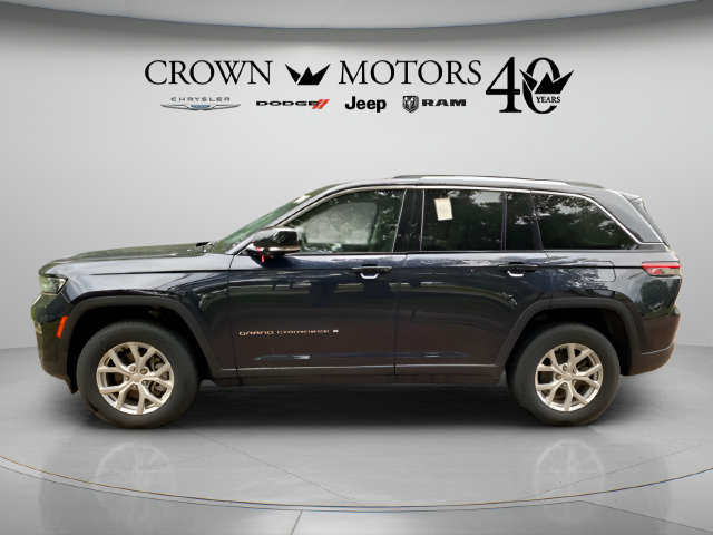 Used 2023 Jeep Grand Cherokee Limited w/ Luxury Tech Group II AWD/4WD image 9