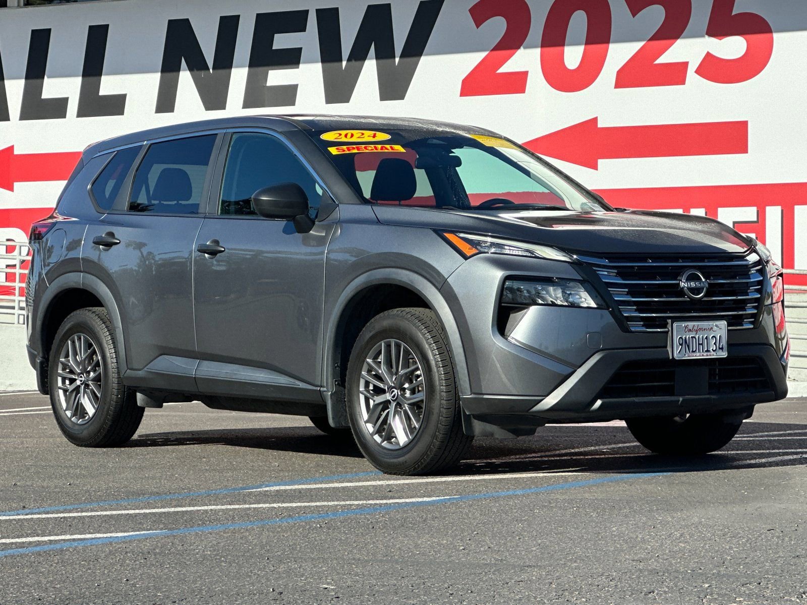 Used 2024 Nissan Rogue S image 8