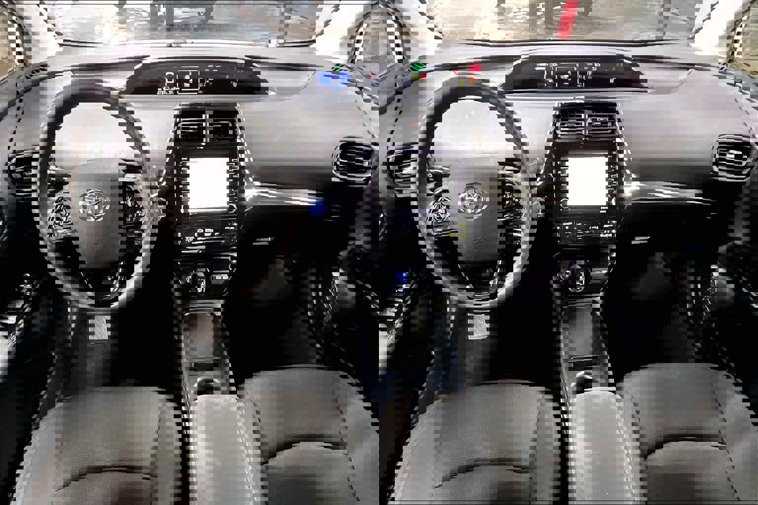 Used 2021 Toyota Prius L Eco FWD image 15