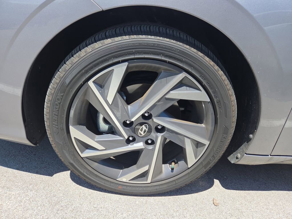 Used 2025 Hyundai Elantra Limited FWD image 8