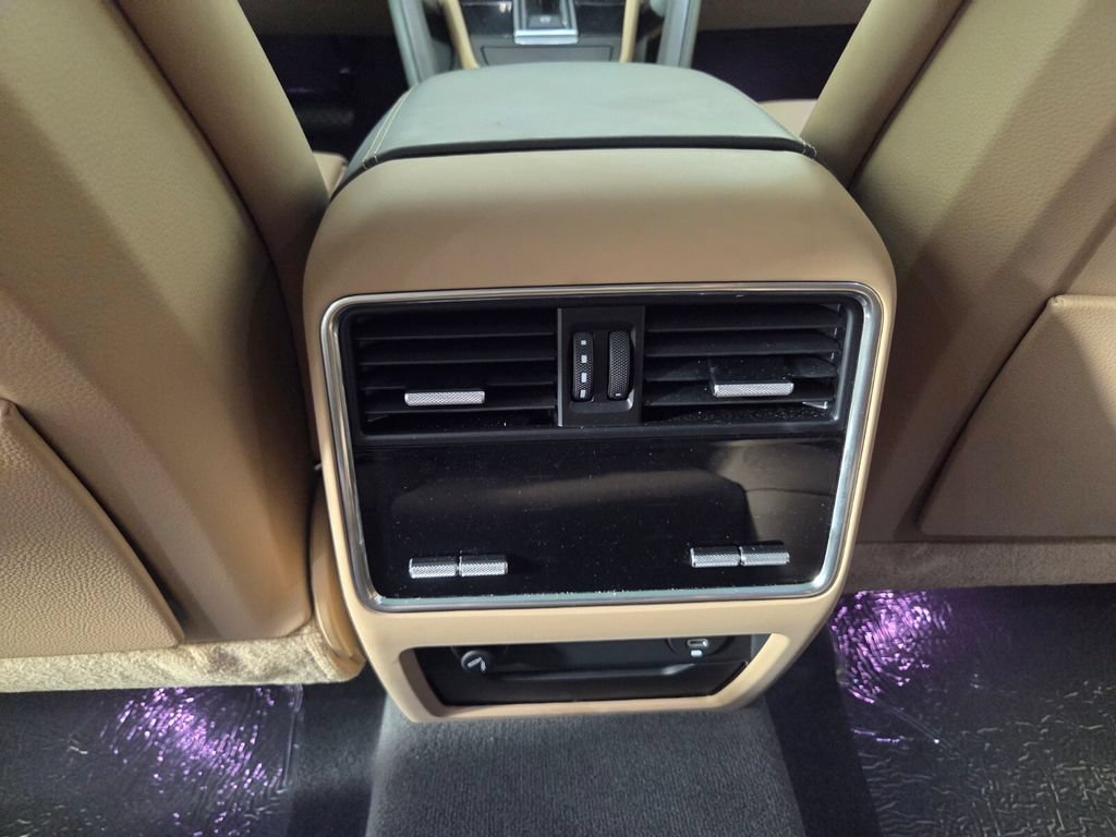 Used 2023 Porsche Cayenne Platinum Edition AWD/4WD image 26