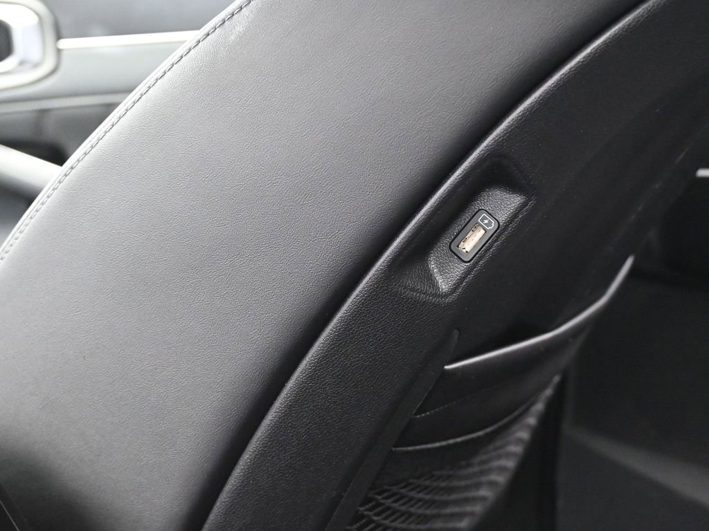 Used 2023 Kia Sorento SX image 36