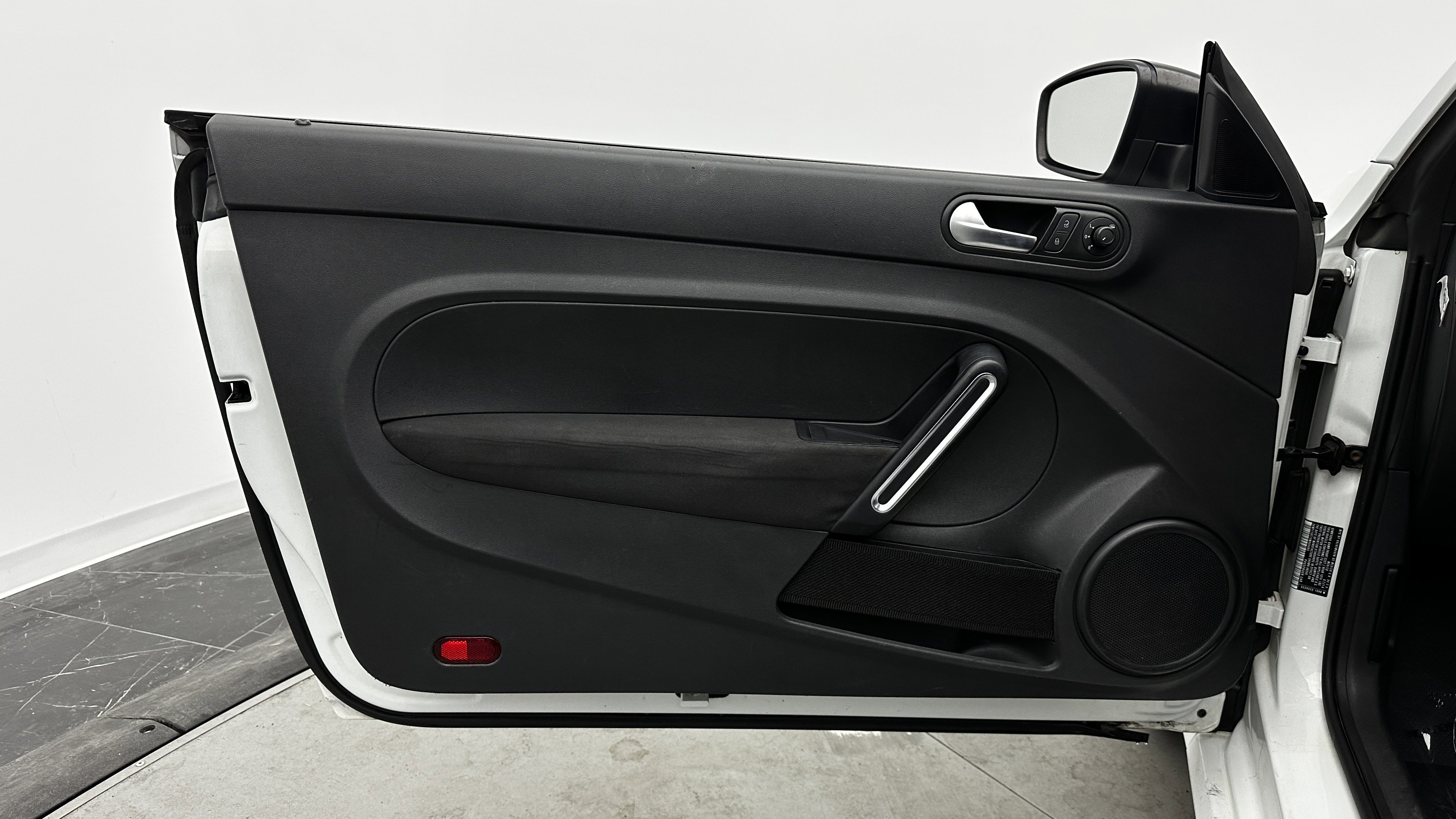 Used 2015 Volkswagen Beetle 1.8T image 10