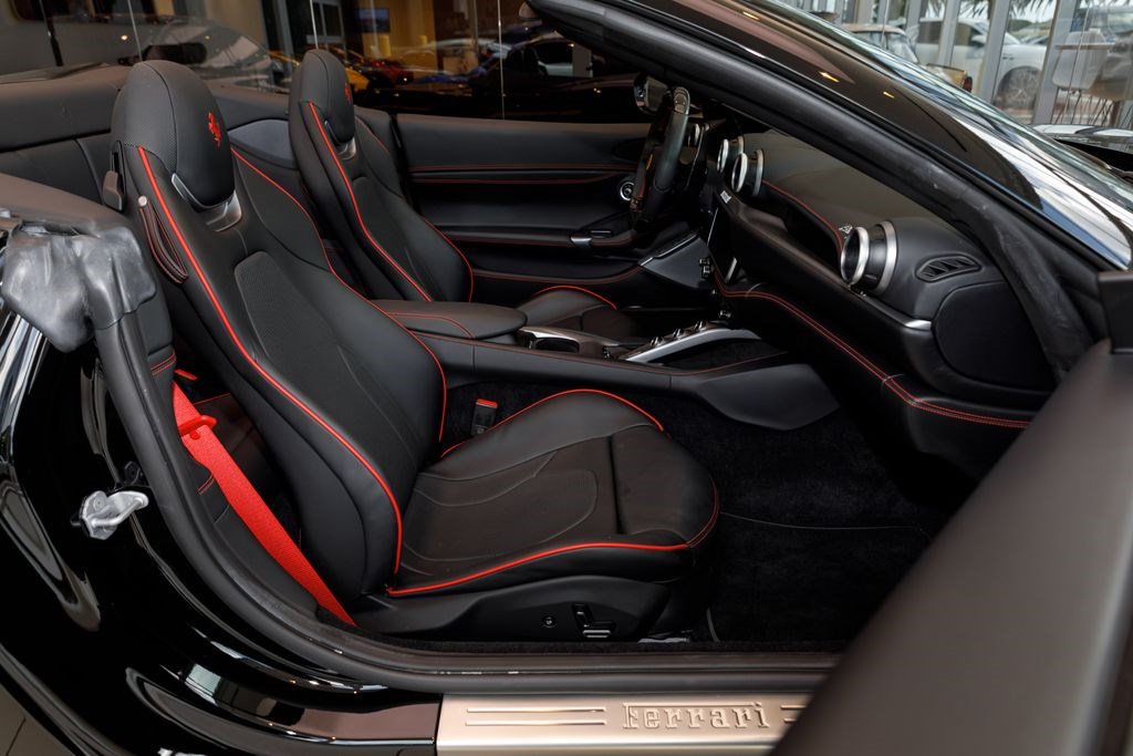 Used 2023 Ferrari Portofino M RWD image 14