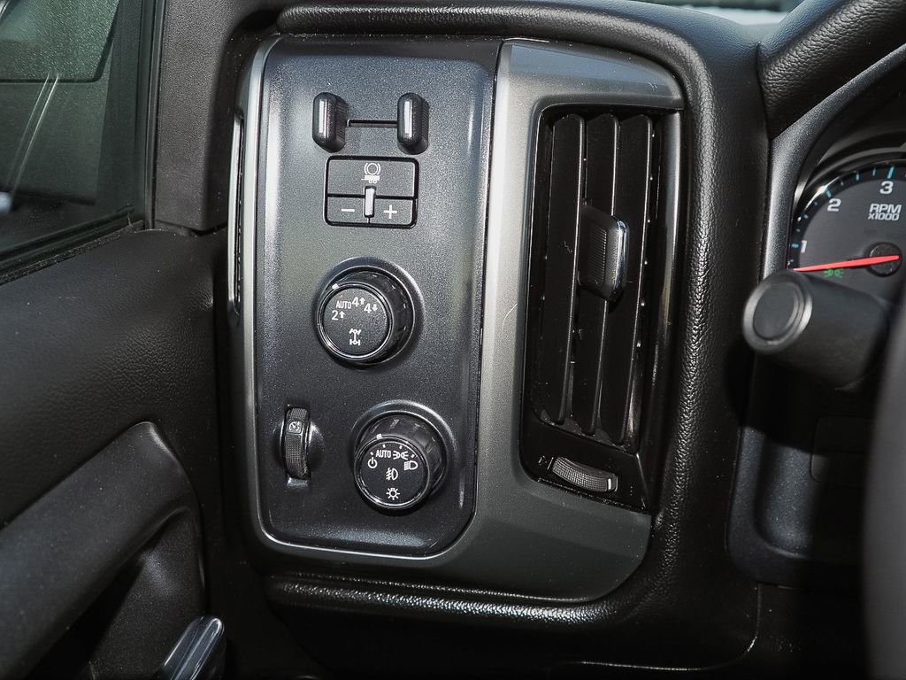 Used 2018 Chevrolet Silverado 1500 LT w/ All Star Edition image 26