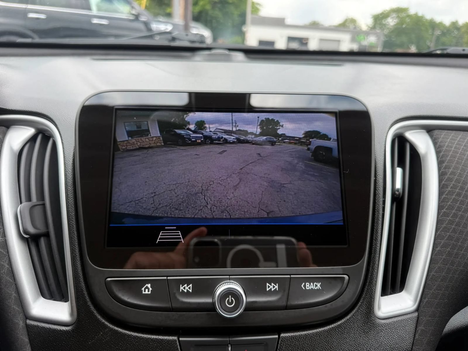 Used 2020 Chevrolet Malibu LS FWD image 21