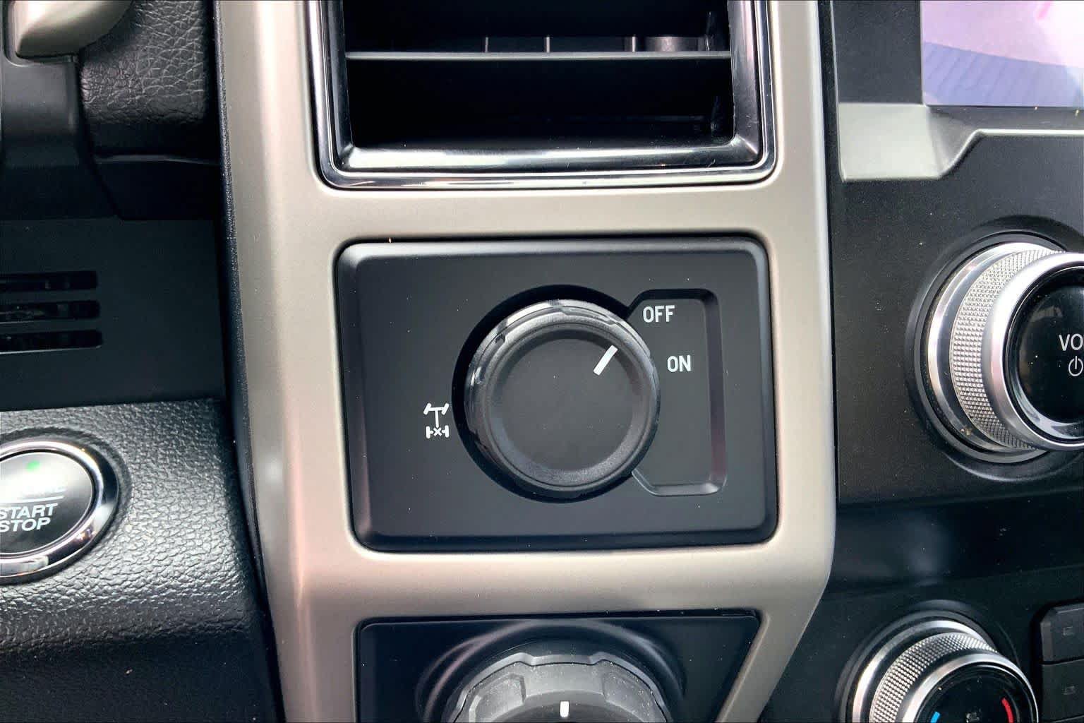 Certified 2019 Ford F150 Lariat w/ Equipment Group 502A Luxury RWD image 30