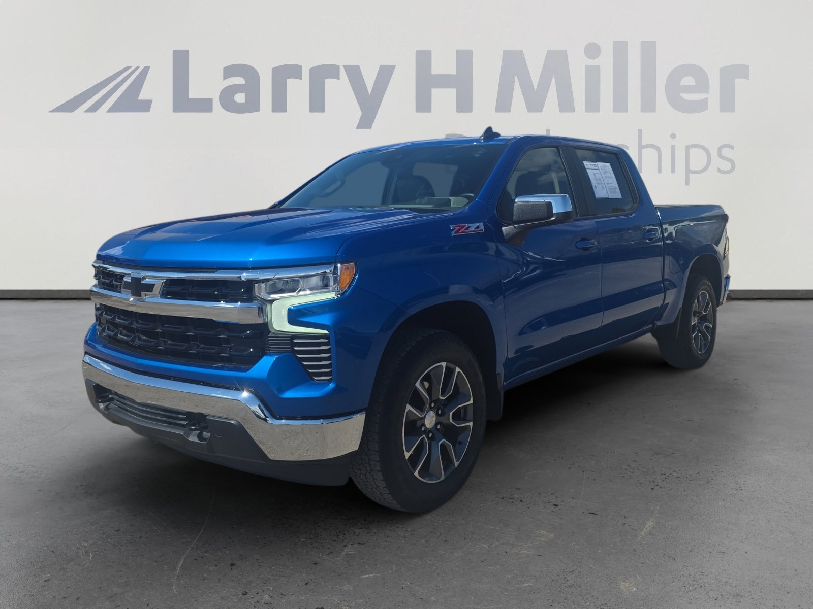 Used 2023 Chevrolet Silverado 1500 LT w/ Z71 Off-Road Package image 1