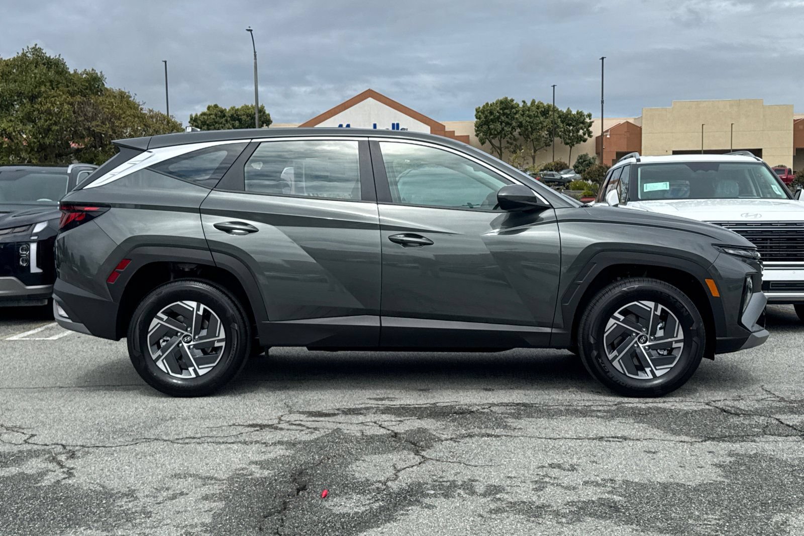 New 2026 Hyundai Tucson Blue SE AWD/4WD image 3