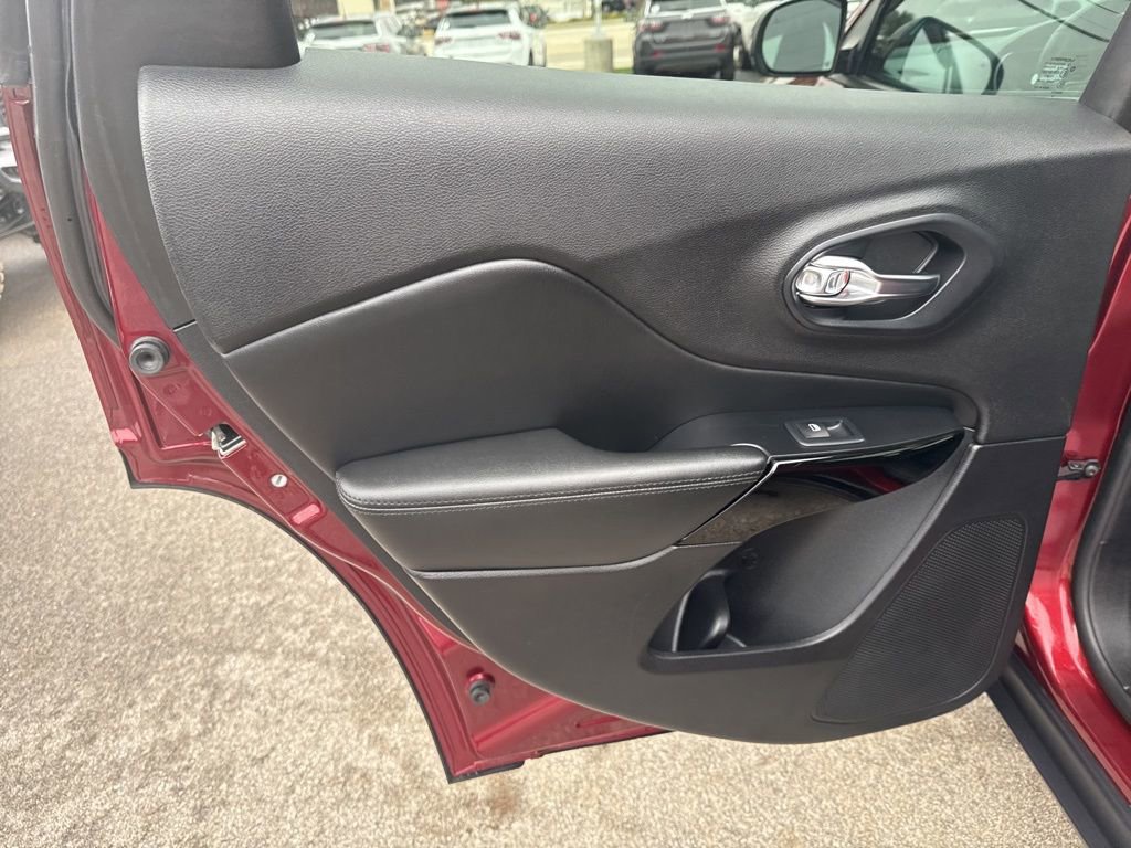 Certified 2019 Jeep Cherokee Latitude Plus image 24