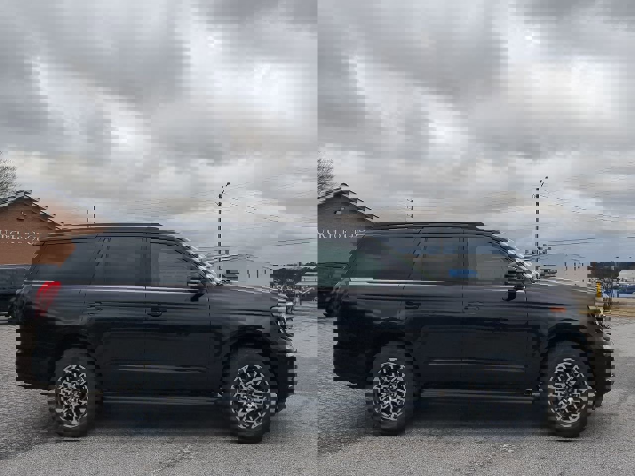 New 2026 Ford Expedition Active image 2