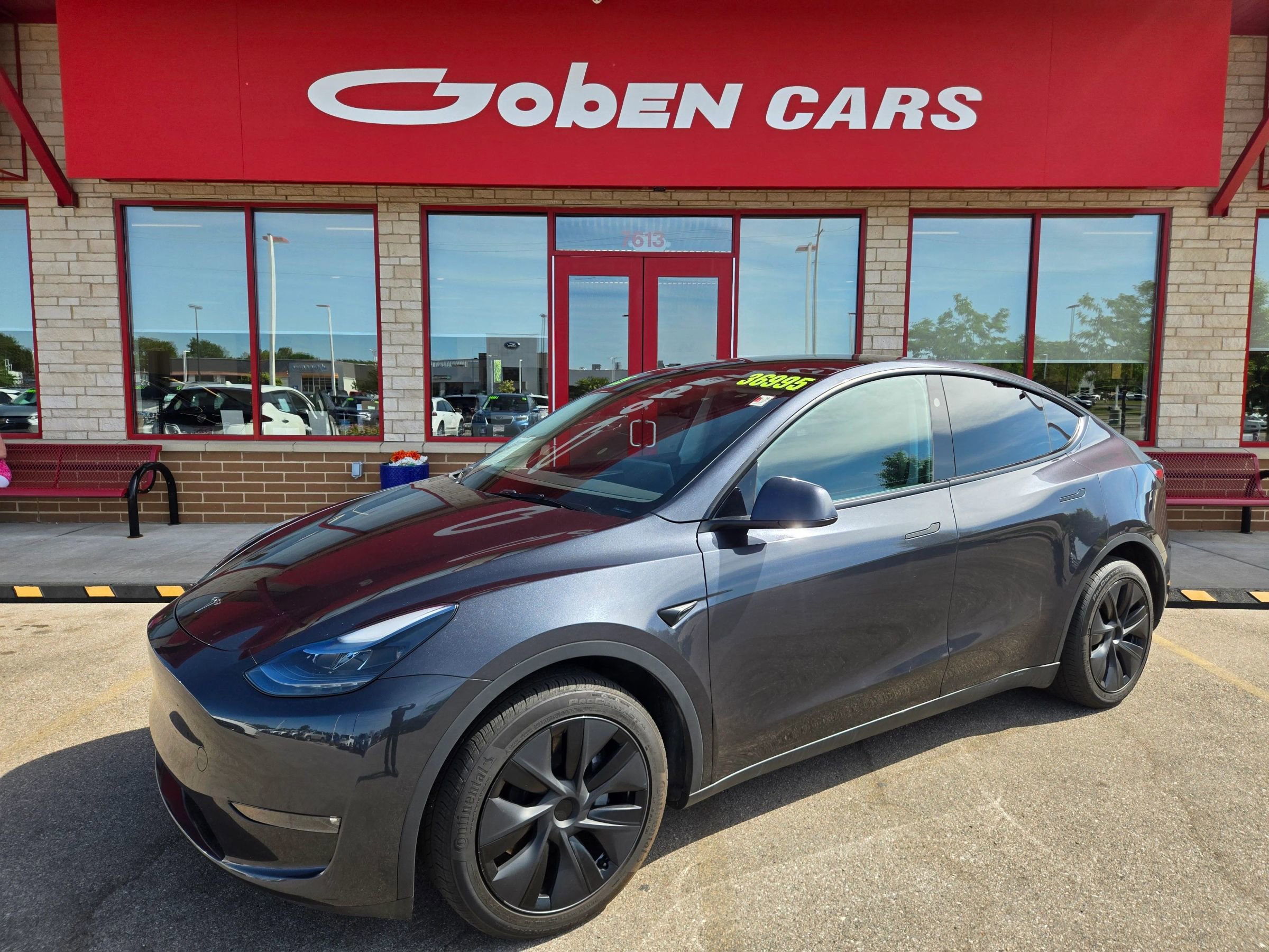 Used 2025 Tesla Model Y Long Range AWD/4WD image 1