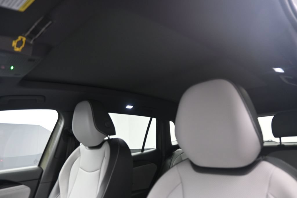 New 2026 Volkswagen Tiguan SE R-Line FWD image 20