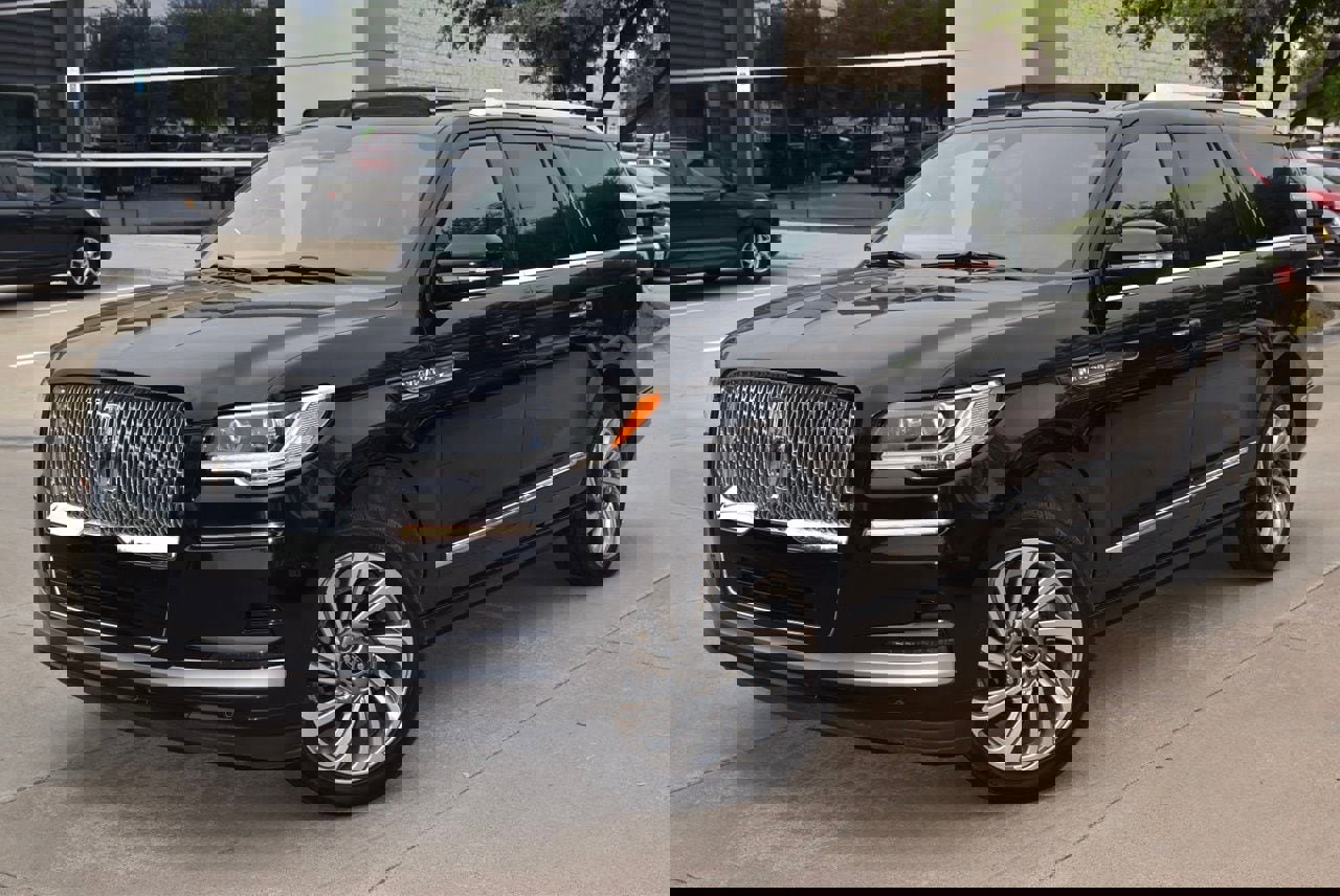 Certified 2024 Lincoln Navigator L 4WD image 43