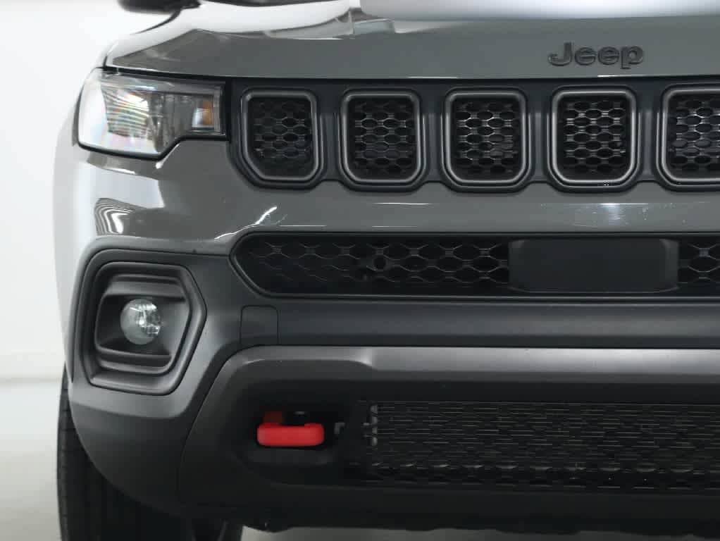 Used 2023 Jeep Compass Trailhawk w/ Trailhawk Convenience Group AWD/4WD image 6