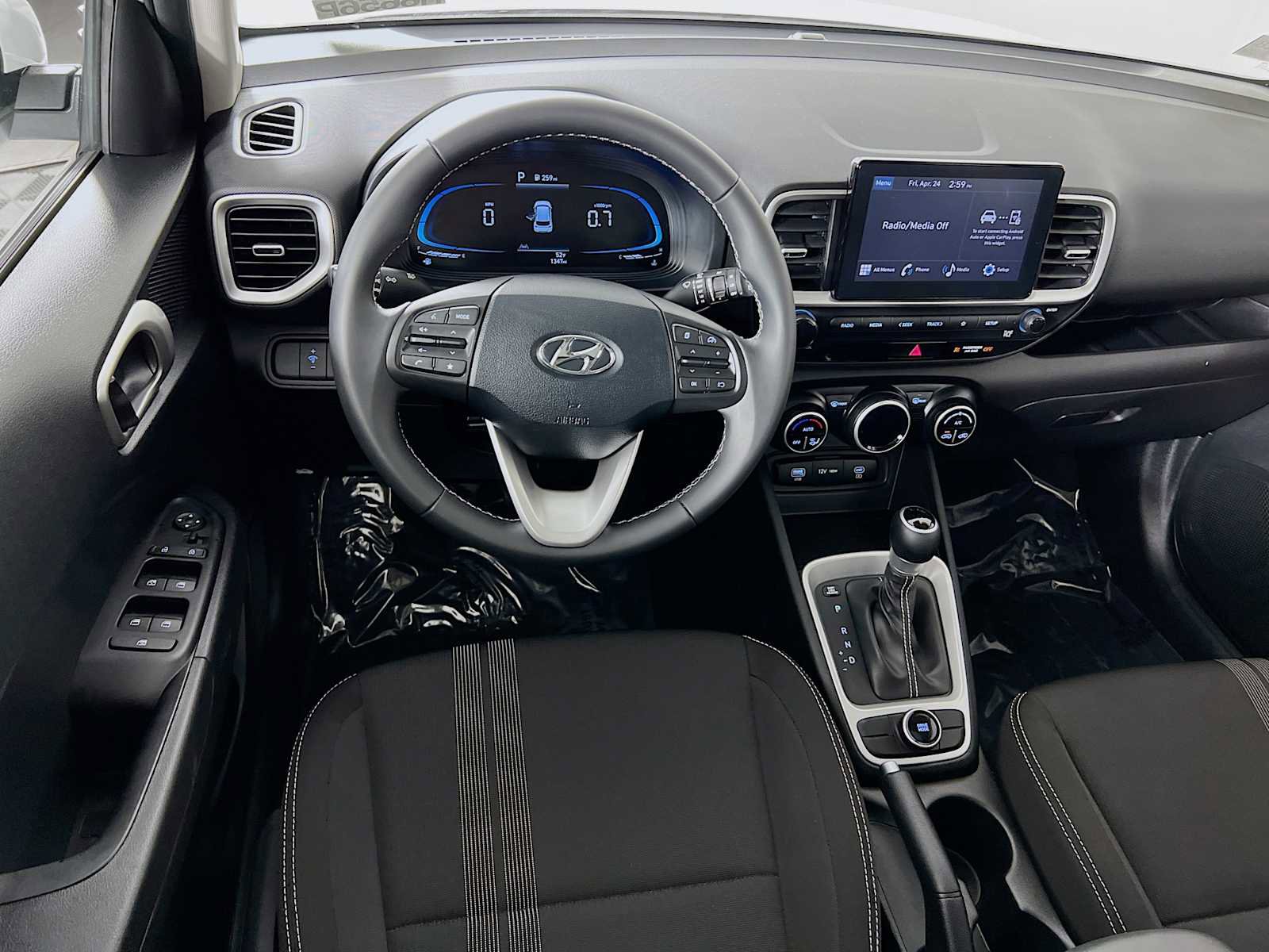 Certified 2025 Hyundai Venue SEL FWD image 22