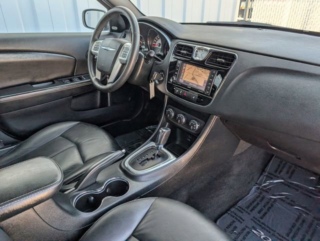 Used 2013 Chrysler 200 Limited image 29