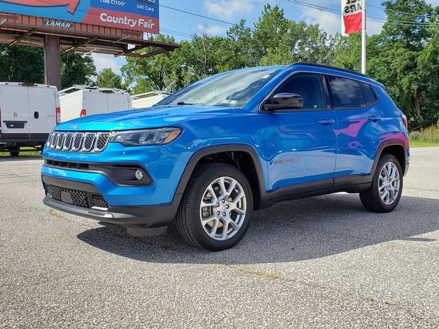 Used 2023 Jeep Compass Latitude AWD/4WD image 8