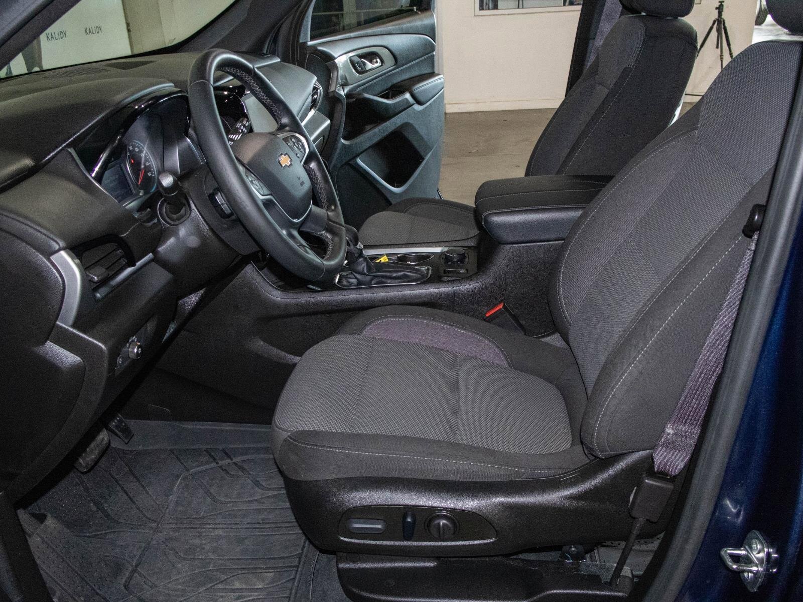 Used 2023 Chevrolet Traverse LT image 7