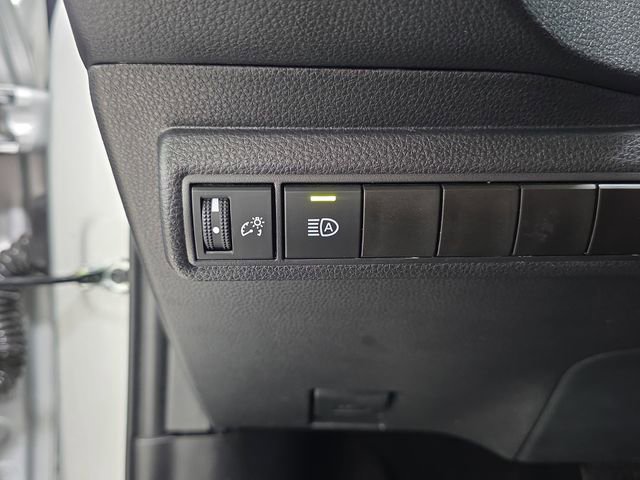 Certified 2025 Toyota Corolla LE FWD image 21