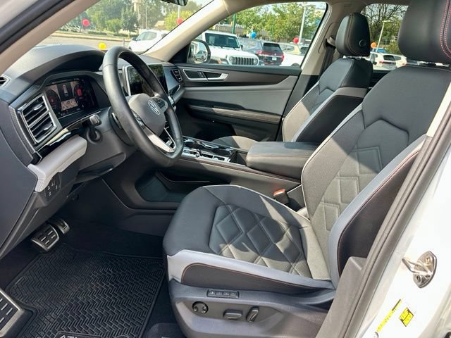 Used 2024 Volkswagen Atlas Peak Edition SEL AWD/4WD image 12
