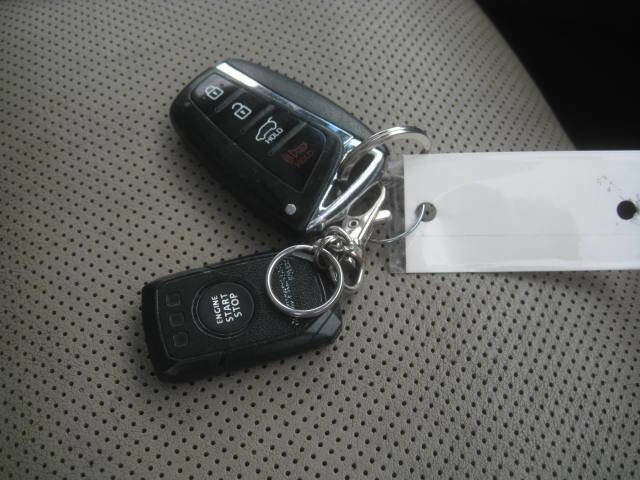 Used 2017 Hyundai Santa Fe AWD w/ SE Ultimate Tech Package 03 image 25