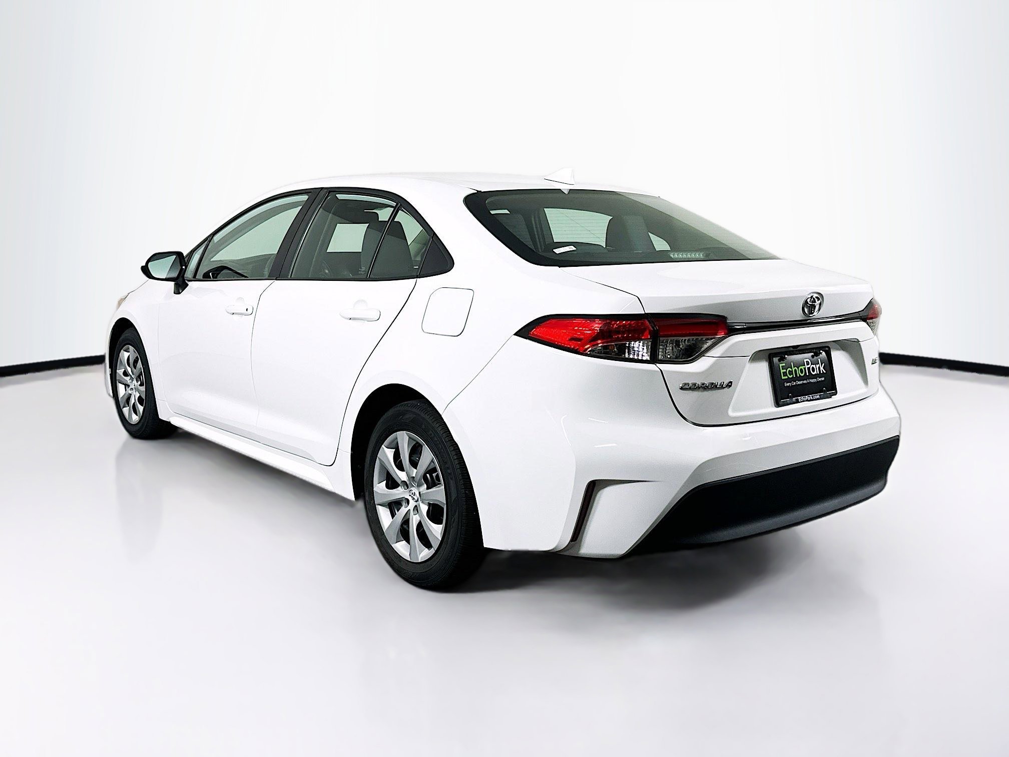 Used 2024 Toyota Corolla LE FWD image 5