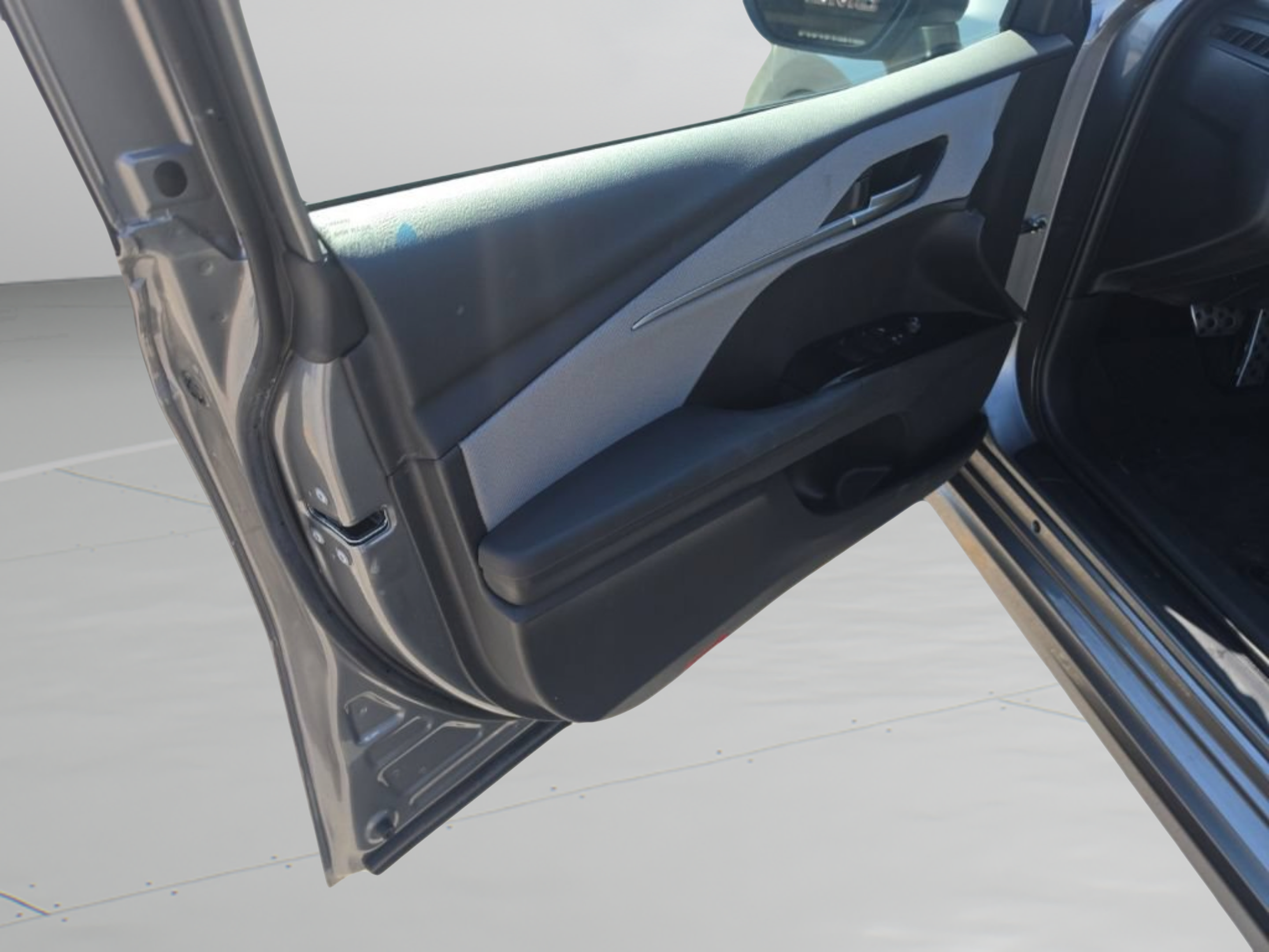Used 2025 Toyota Camry SE FWD image 18