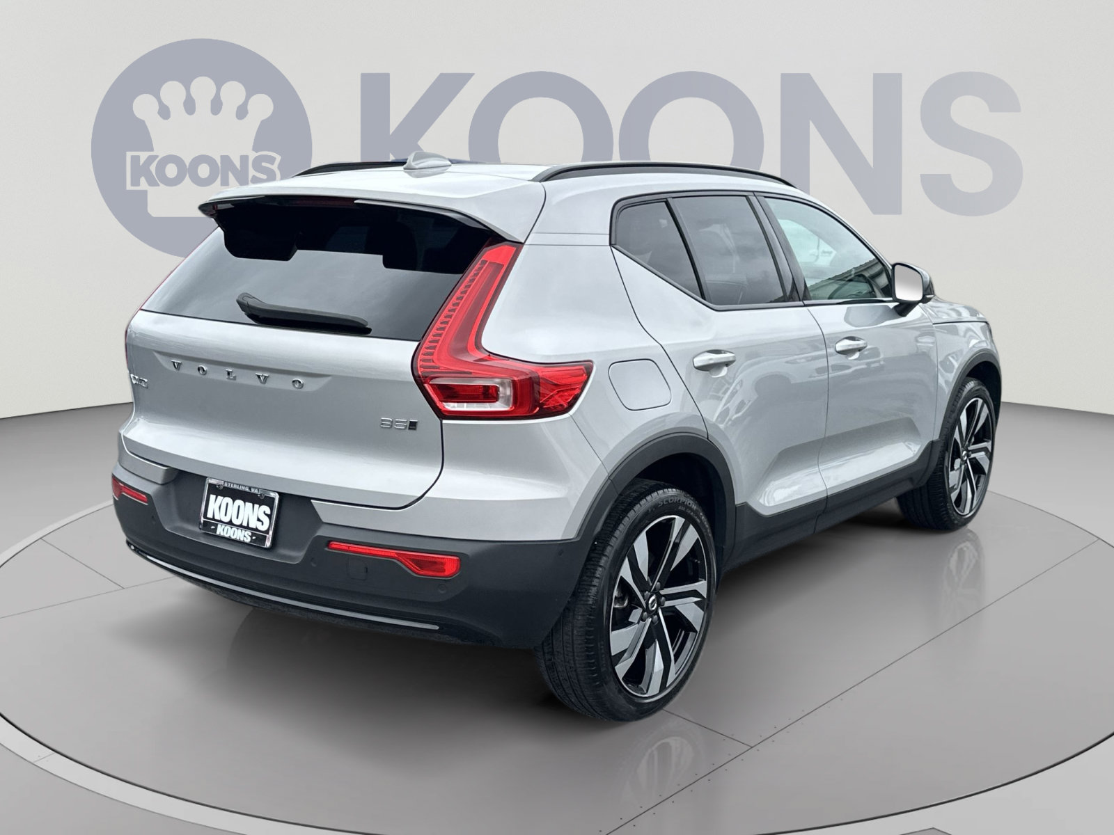 Used 2023 Volvo XC40 B5 Plus w/ Protection Package Premier AWD/4WD image 11