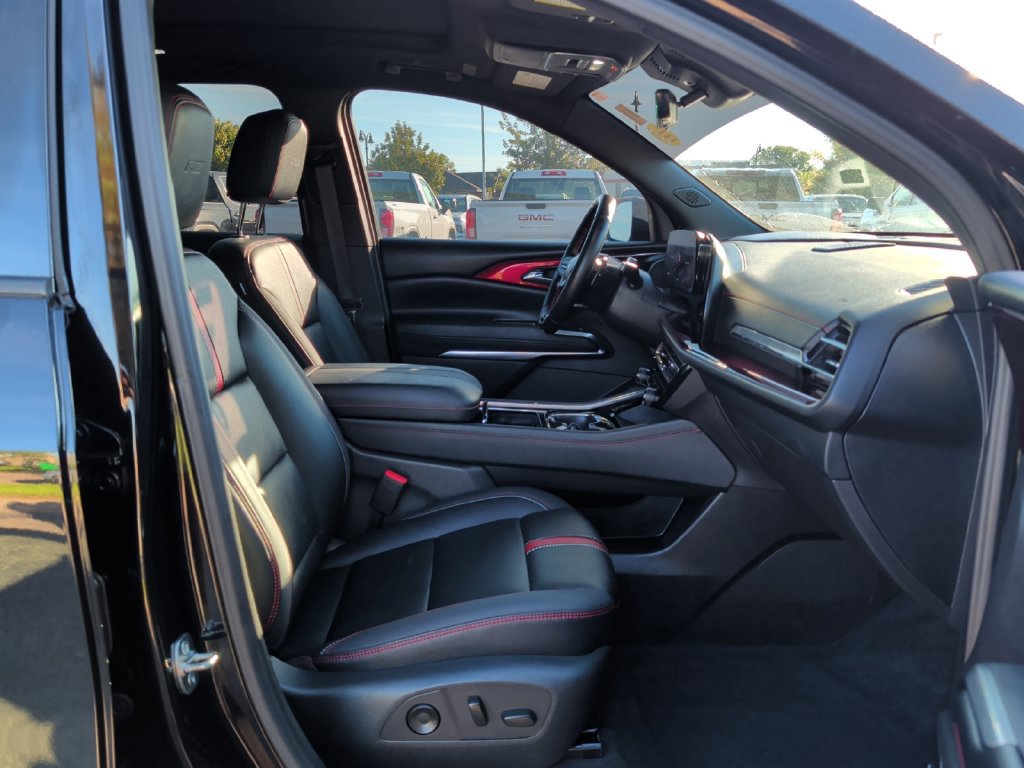 Used 2026 Chevrolet Traverse RS w/ LPO, Floor Liner Package FWD image 37