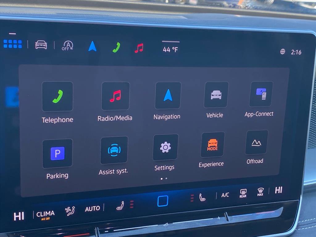 Used 2025 Volkswagen Tiguan SE image 13