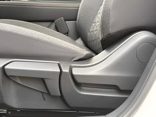 Certified 2025 Nissan Kicks SV image 30